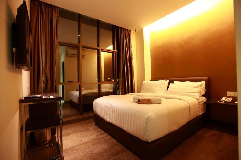 Starz Hotel Kluang Bagian luar foto