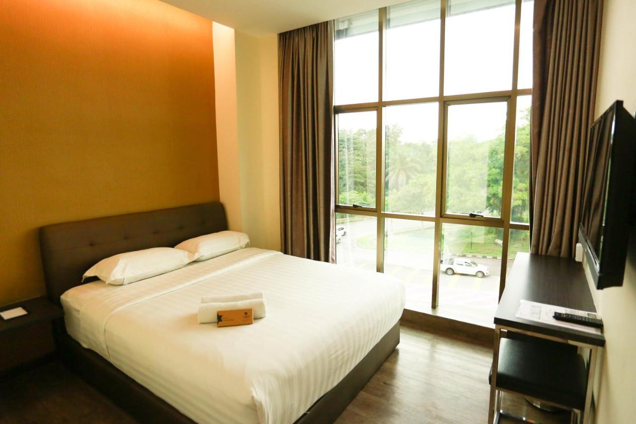 Starz Hotel Kluang Bagian luar foto